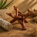 Trépied en bois sculpté